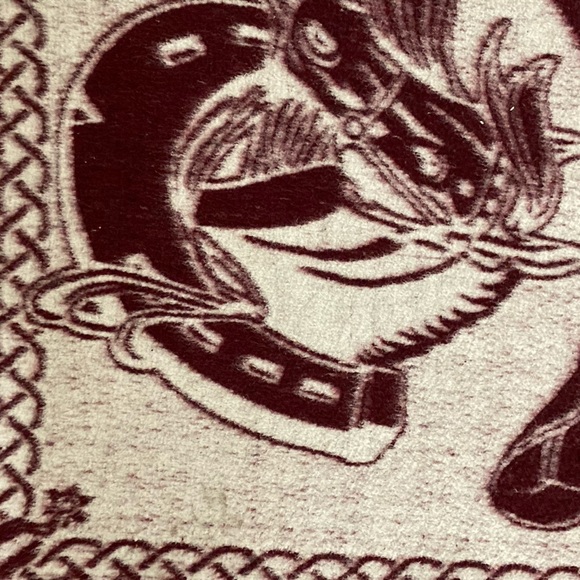 Authentic Mexican Poncho. This is beautiful and warm when the weather is cool. - Picture 5 of 7